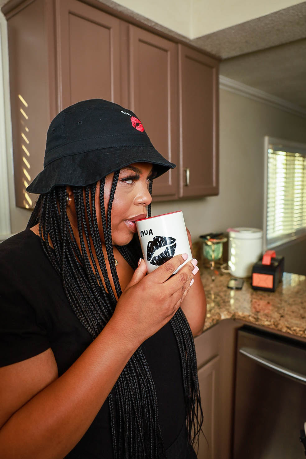 MUA KISSY BUCKET HAT - BLACK - MUA